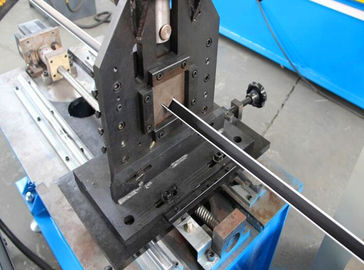 El pequeño enmarcar del acero lamina la formación de la máquina con el sistema de corte automático