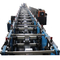 Máquina para la conformación de rodillos de perfiles C montada horizontalmente en una escalera de cable