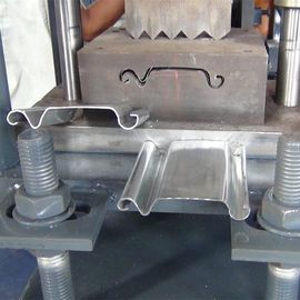 Rollo de la hoja de acero que forma poder hidráulico de la estación de la maquinaria 4KW del marco de puerta del obturador de la máquina