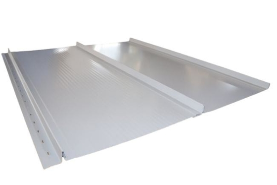 Máquina de moldear rollos de tablero y de revestimiento con aspecto texturizado