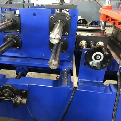 Máquina de moldeado de rollo de costura para paneles de techo con una sola costura de costura