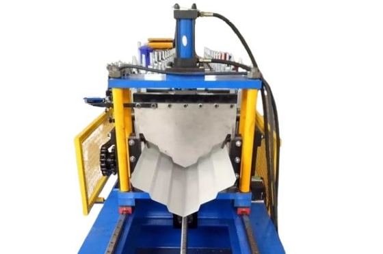 Máquina de formación de rodillos de 4kw de alto rendimiento para el sistema de techado sin costuras