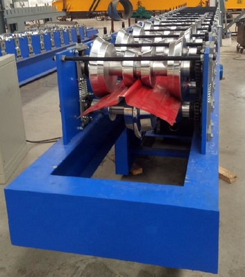 Máquina de formación de rodillos de 4kw de alto rendimiento para el sistema de techado sin costuras