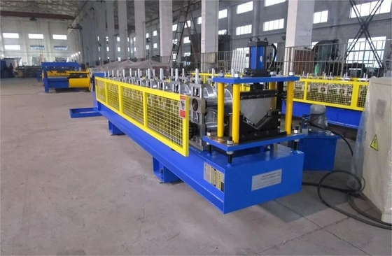 Máquina de formación de rodillos de 4kw de alto rendimiento para el sistema de techado sin costuras