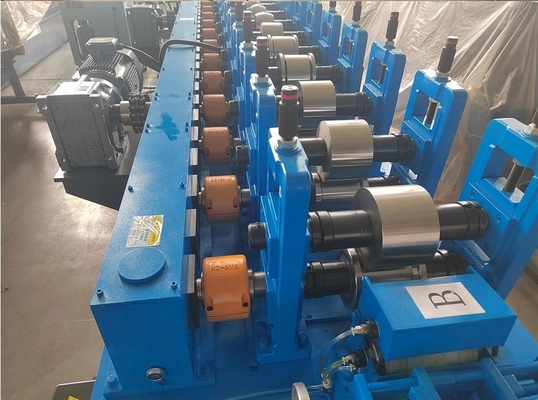 Máquina de moldeado de rollo flashing diseñada por expertos para una producción óptima de borde de goteo