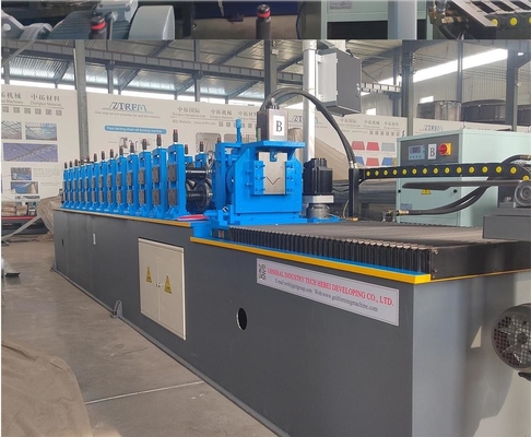 Máquina de moldeado de rollo flashing diseñada por expertos para una producción óptima de borde de goteo
