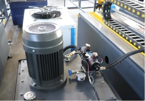 Máquina de moldeado de rollo flashing diseñada por expertos para una producción óptima de borde de goteo