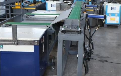 Máquina de moldeado de rollo flashing diseñada por expertos para una producción óptima de borde de goteo