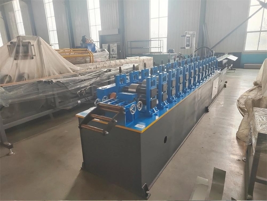 Máquina de moldeado de rollo flashing diseñada por expertos para una producción óptima de borde de goteo