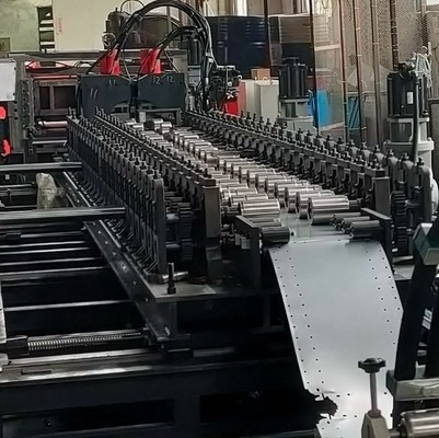 Máquina de moldeado de pallets para centros de distribución