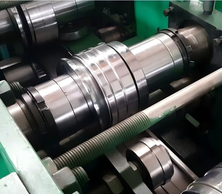 Máquina de moldeado de estantes de alta velocidad con servoalimentador y punzón hidráulico