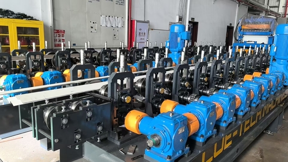 Máquina de moldeado de rodillos para acero y aluminio con capacidades de espesor de 30 a 16 gauges