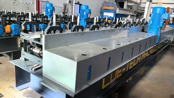 Máquina de moldeado de rodillos para acero y aluminio con capacidades de espesor de 30 a 16 gauges