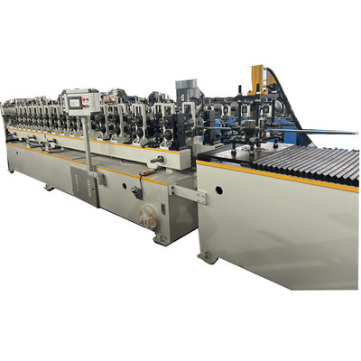 Máquina de rodar de revestimiento de acero ajustable en tamaño automático