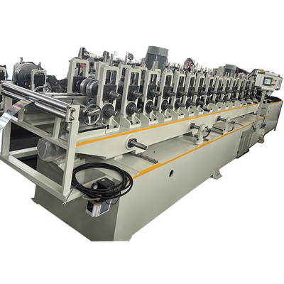 Máquina de rodar de revestimiento de acero ajustable en tamaño automático