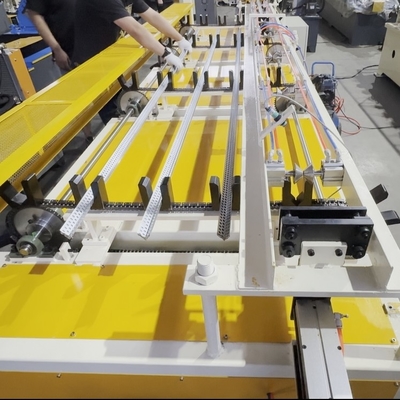 Máquina de formación de rodillos de recorte de esquinas metálicas de alta velocidad para construcción de edificios con perfiles y dimensiones personalizables