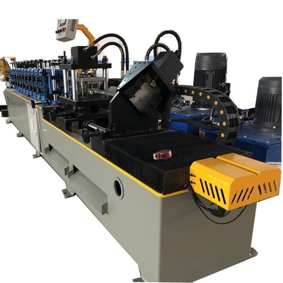 Máquina de moldeado de perfiles en U de metal con hoyos de rodadura