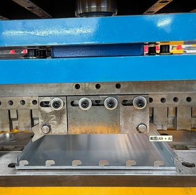 Máquina de elaboración de perfiles de paneles traseros de estantes de supermercados de metal