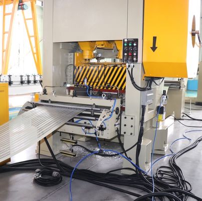 Línea de producción automática de punzonado y corte a medida