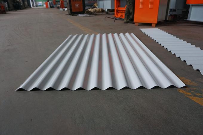Precios de fábrica que hacen que el panel de pared del material de construcción Metal cubrir el rollo acanalado de la teja que forma la máquina en venta